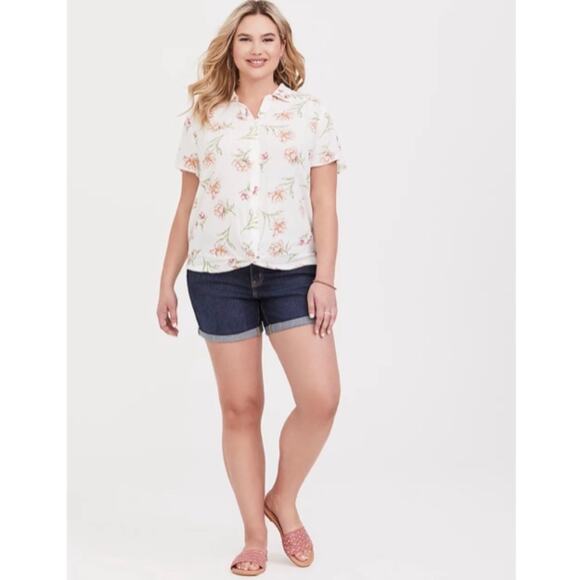 Torrid Ivory Summer Floral Twist-Front Crepe Short Sleeve Shirt - Picture 10 of 10
